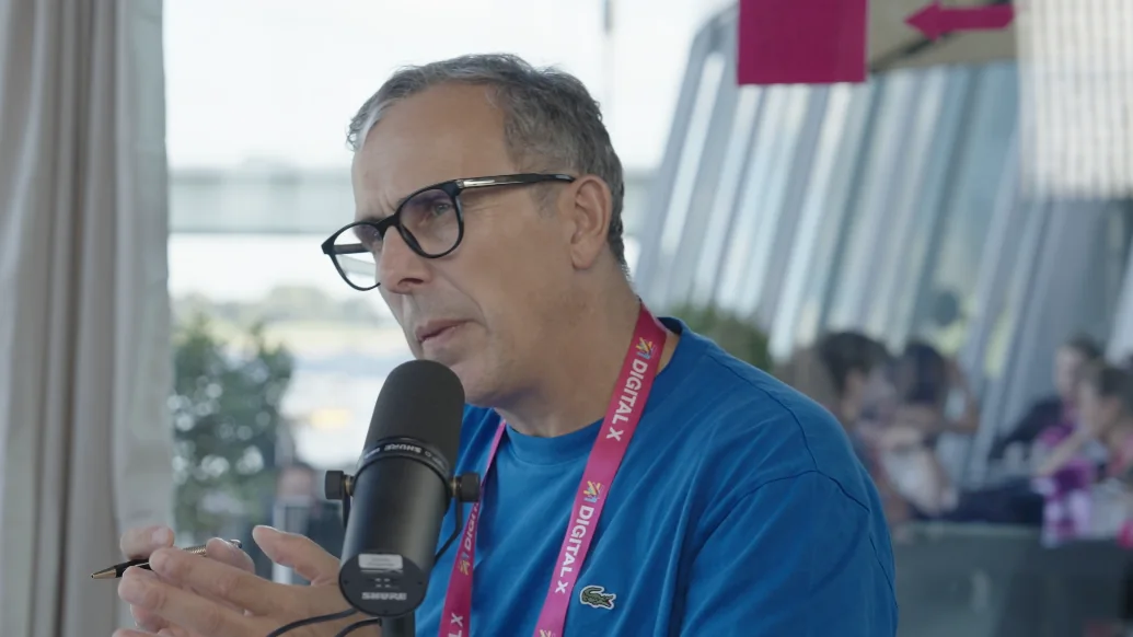 Thomas Joos im Gespräch bei einer Podcast-Aufzeichnung auf der Digital X 2026 in Köln